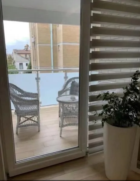 Izdavanje, četvorosoban stan, 100m², Vračar Sve Podlokacije, Beograd
