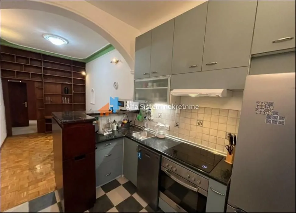 Izdavanje, trosoban stan, 120m², Stari Grad, Beograd