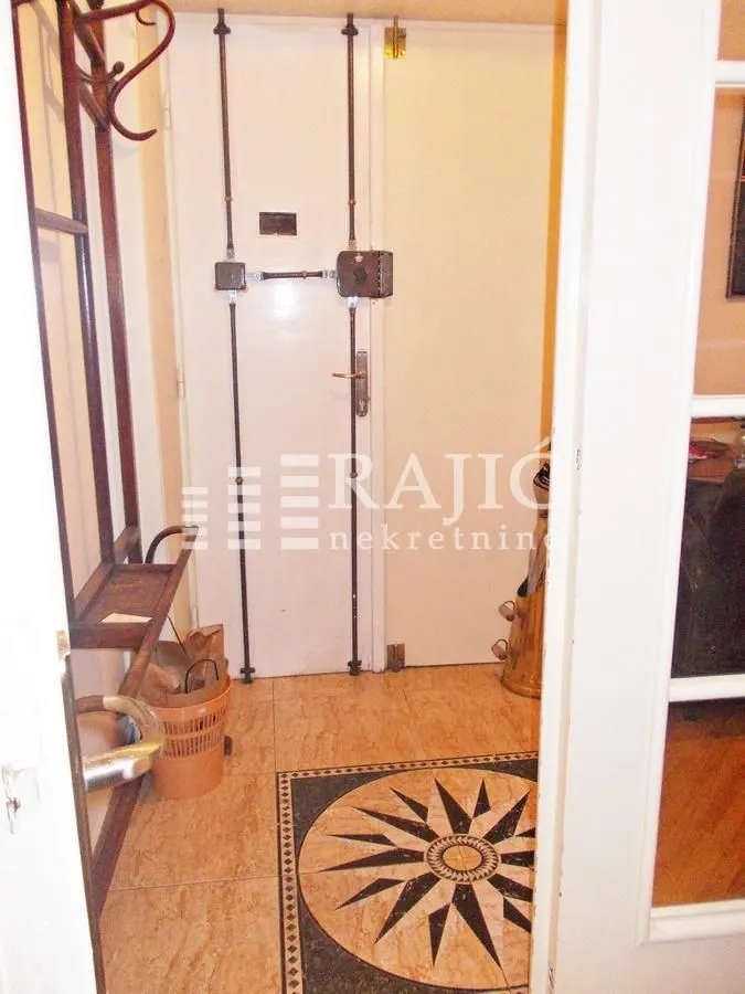 Rent, four bedroom apartment, 110m², Stari Grad, Beograd