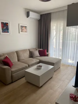 Rent, one bedroom apartment, 47m², Budva, Crna Gora - image 17