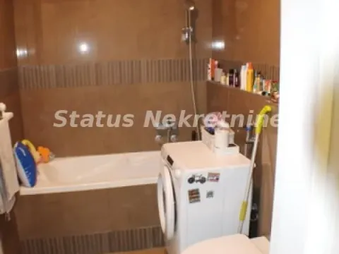 Izdavanje, trosoban stan, 57m², Centar, Novi Sad - image 11