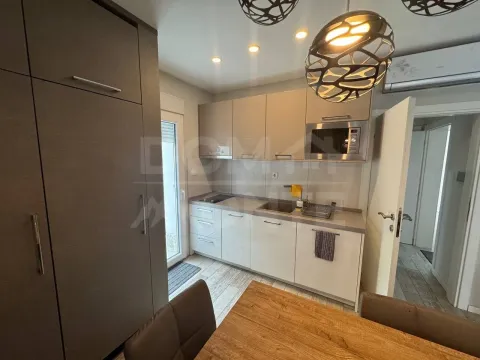Izdavanje, dvosoban stan, 75m², Centar, Tivat - image 6