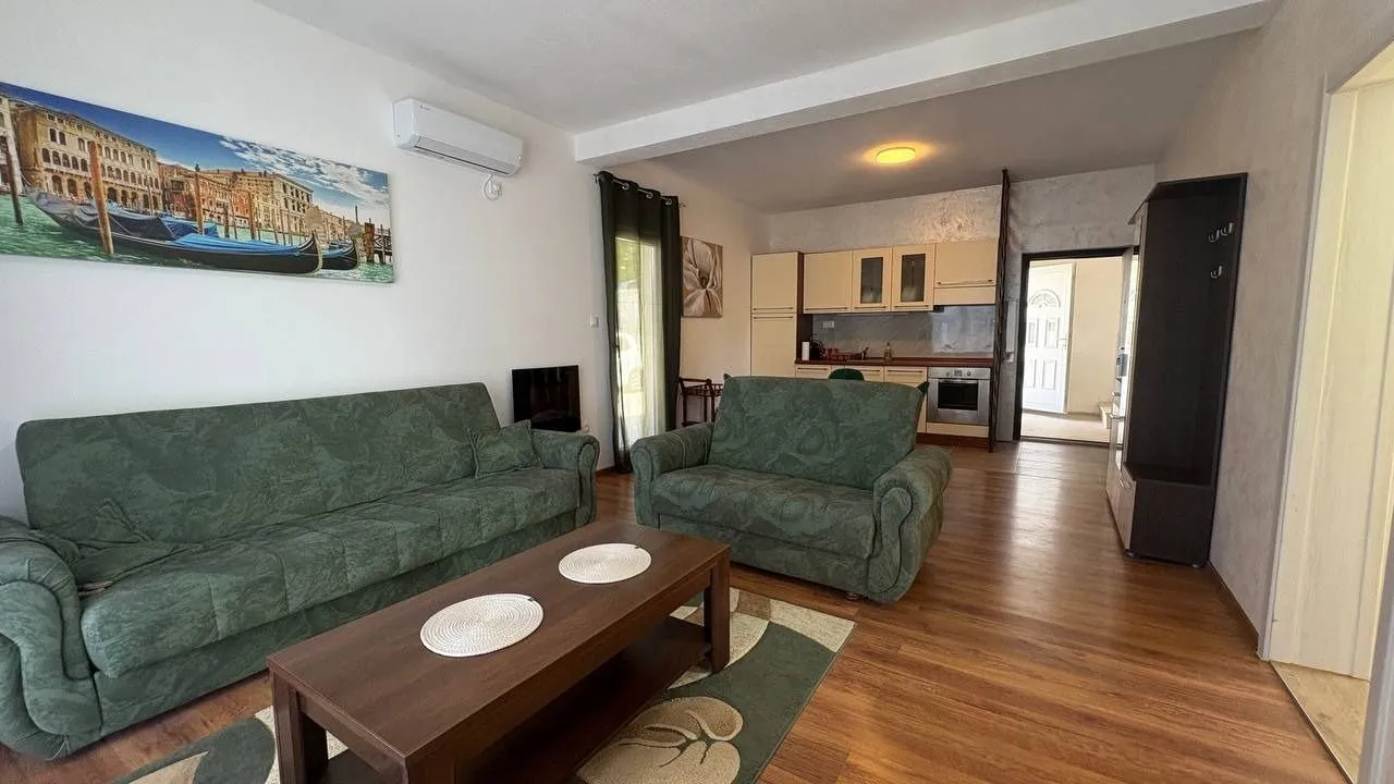 Izdavanje, dvosoban stan, 70m², Mažina, Tivat