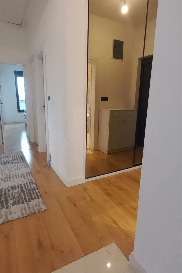 Izdavanje, kuća, 180m², Gornja Gorica, Podgorica