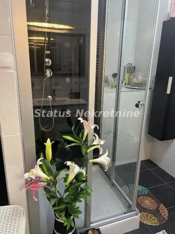 Prodaja, četvorosoban stan, 120m², Novo naselje, Novi Sad