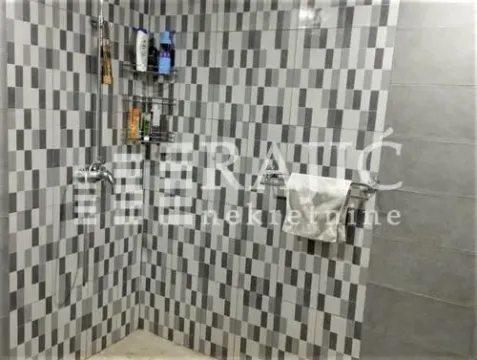 View of the shower cabin and wall tiles in the bathroom. - image 7