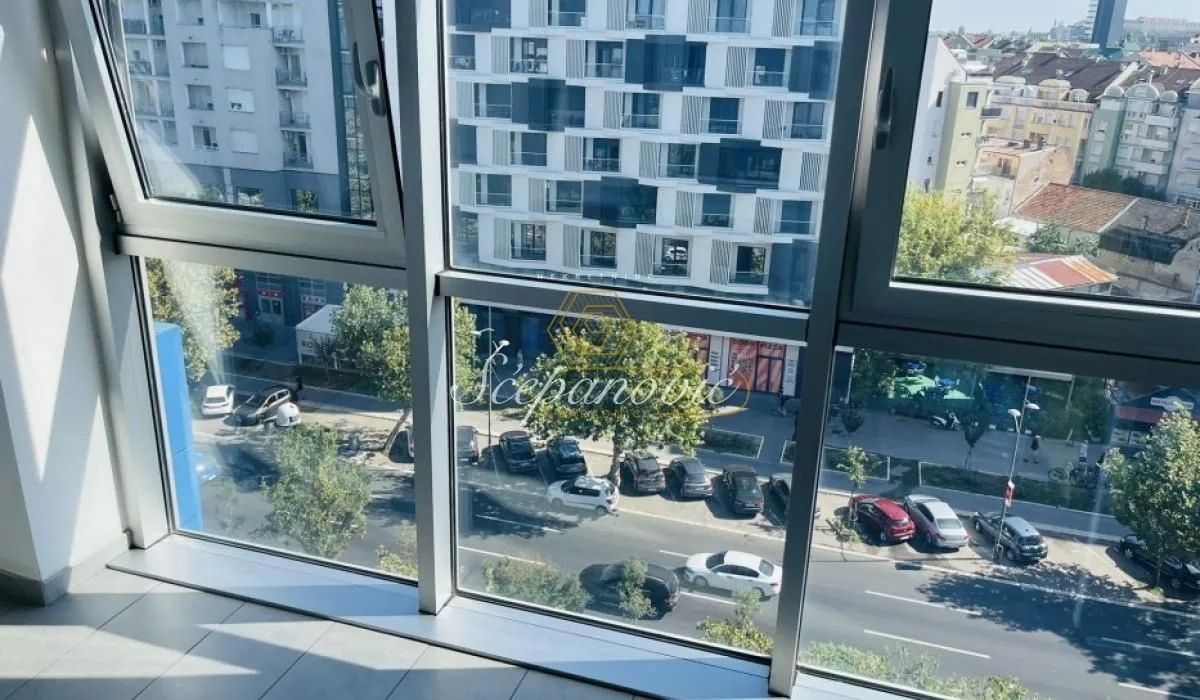 Prodaja, četvorosoban stan, 134m², Bulevar Oslobodjenja, Novi Sad Sve Podlokacije