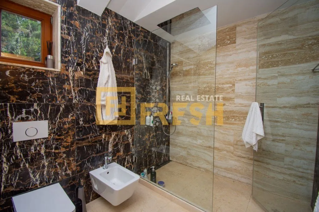 Rent, house, 400m², Danilovgrad, Crna Gora