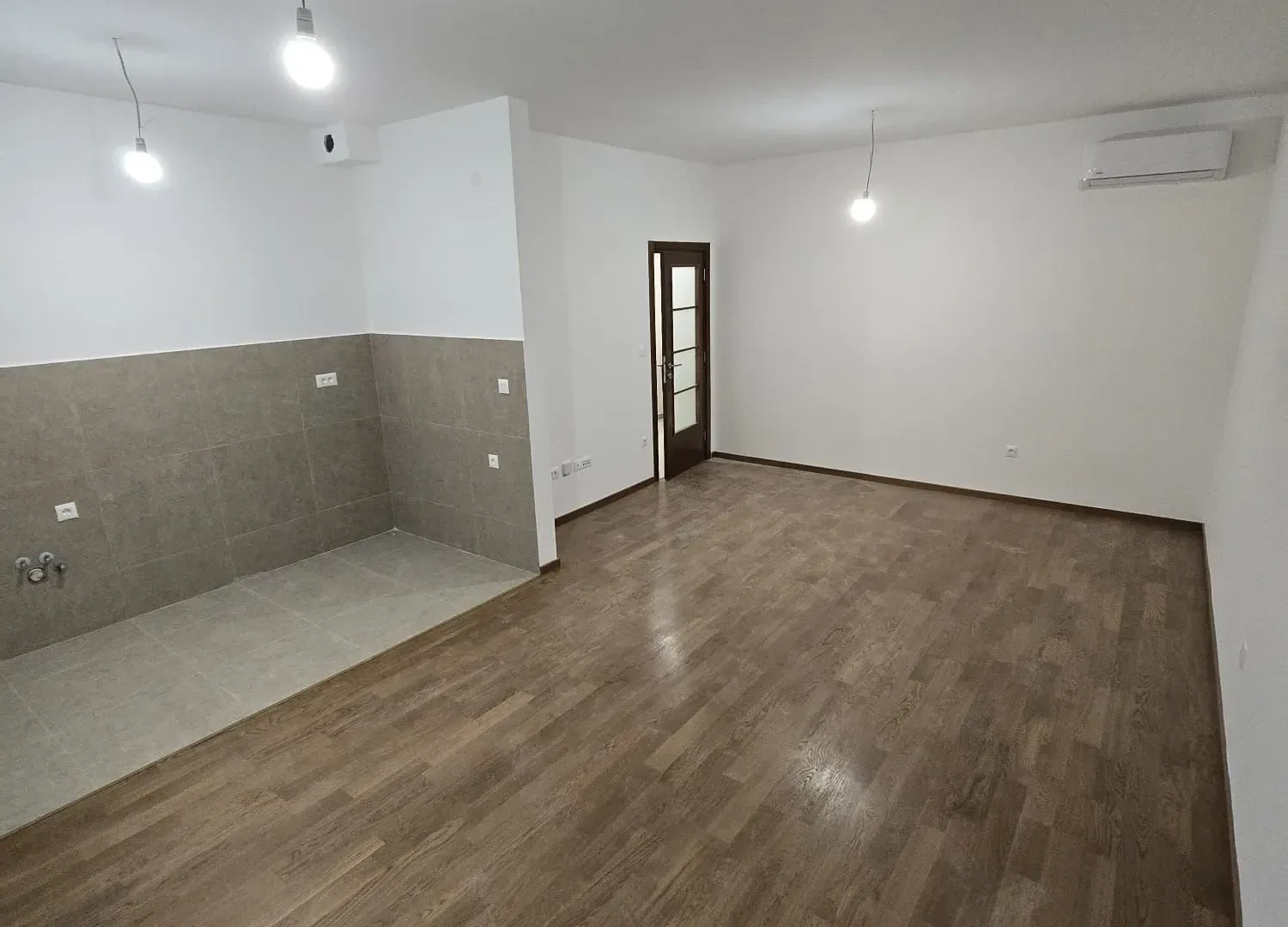 Izdavanje, trosoban stan, 81m², Pobrežje, Podgorica