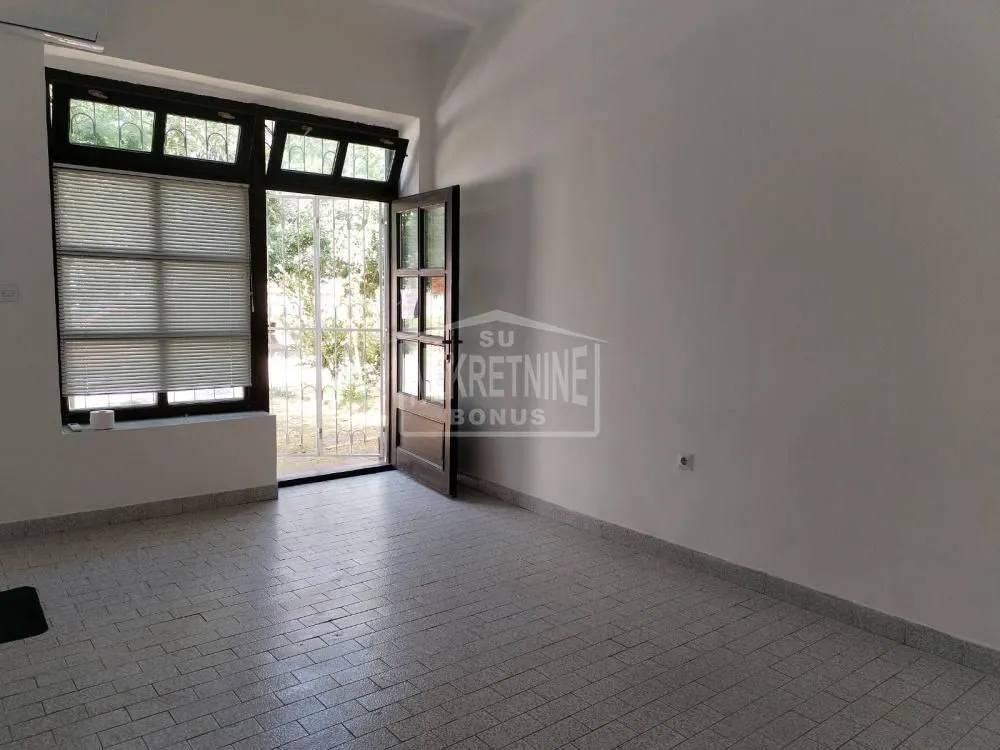 Izdavanje, poslovni prostor, 25m², Prozivka, Subotica