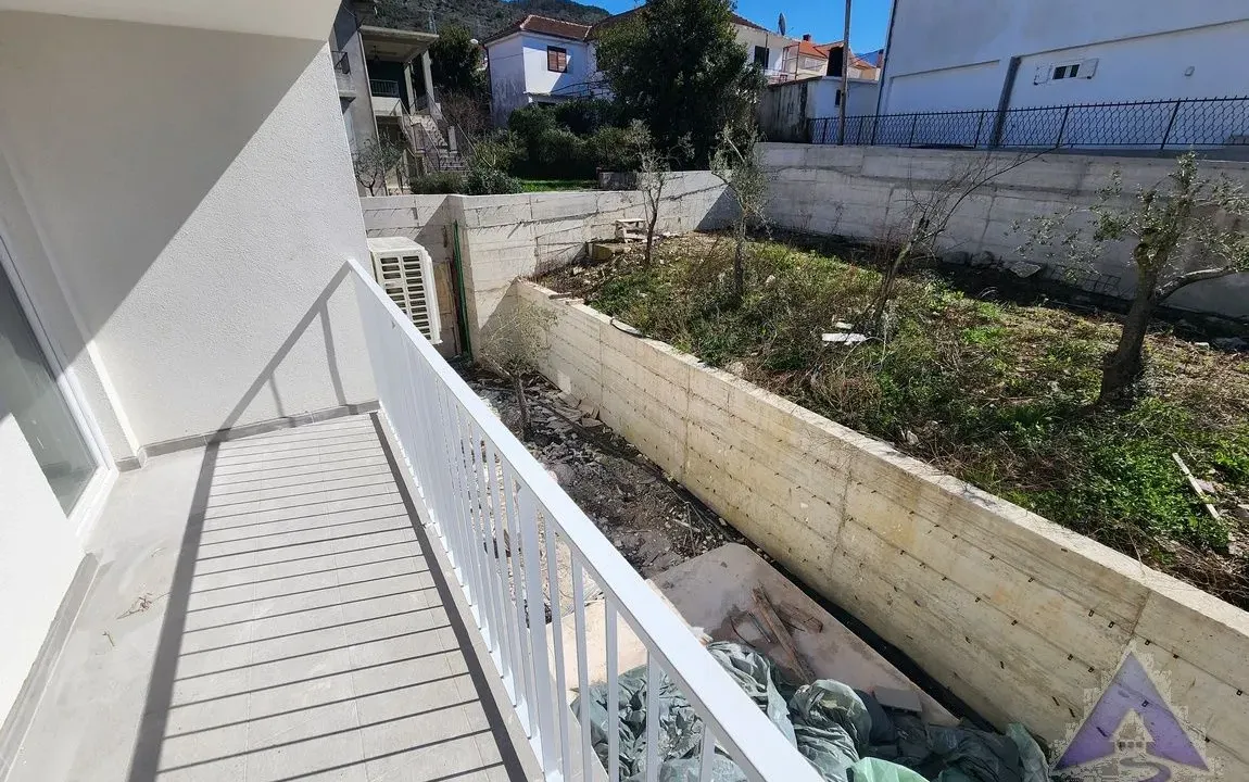 Prodaja, četvorosoban stan, 123m², Kalimanj, Tivat