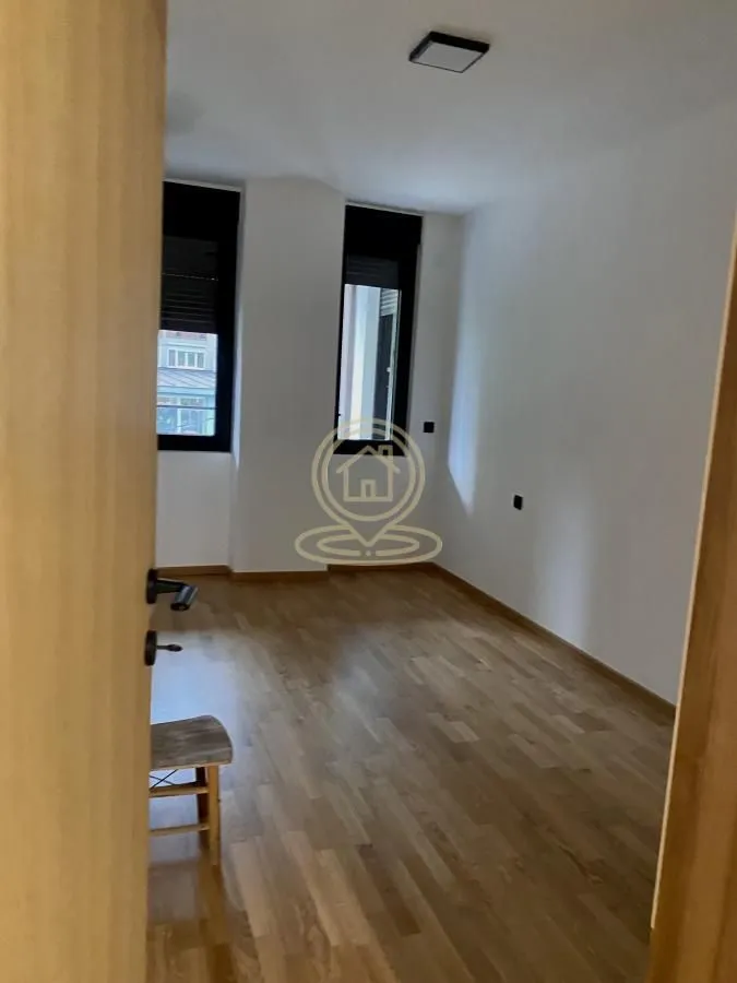 Izdavanje, dvosoban stan, 80m², Medijana, Niš