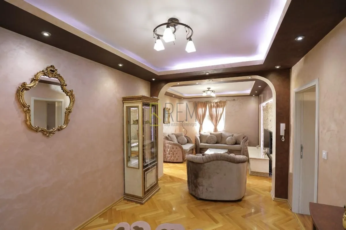 Rent, house, 250m², Tološi, Podgorica
