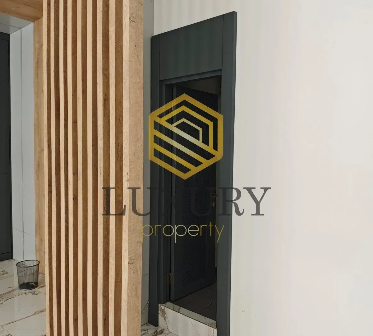 Izdavanje, poslovni prostor, 54m², Central Point, Podgorica