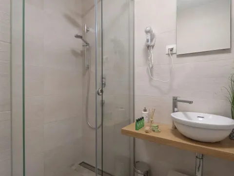 Izdavanje, jednosoban stan, 50m², Budva, Crna Gora - image 10