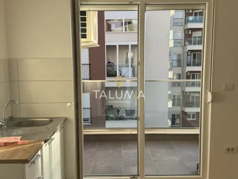 Izdavanje, dvosoban stan, 62m², Stari Aerodrom, Podgorica - image 3