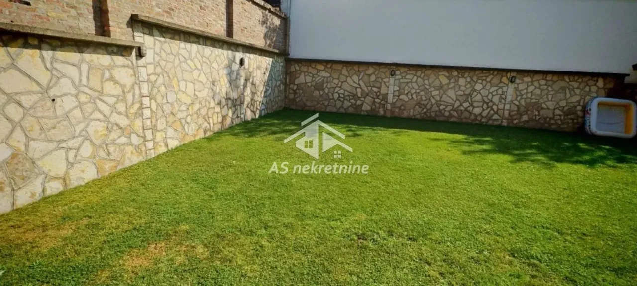 Izdavanje, četvorosoban stan, 150m², Savski Venac, Beograd