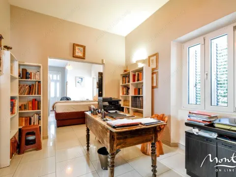 Sale, house, 220m², Tivat, Crna Gora - image 10