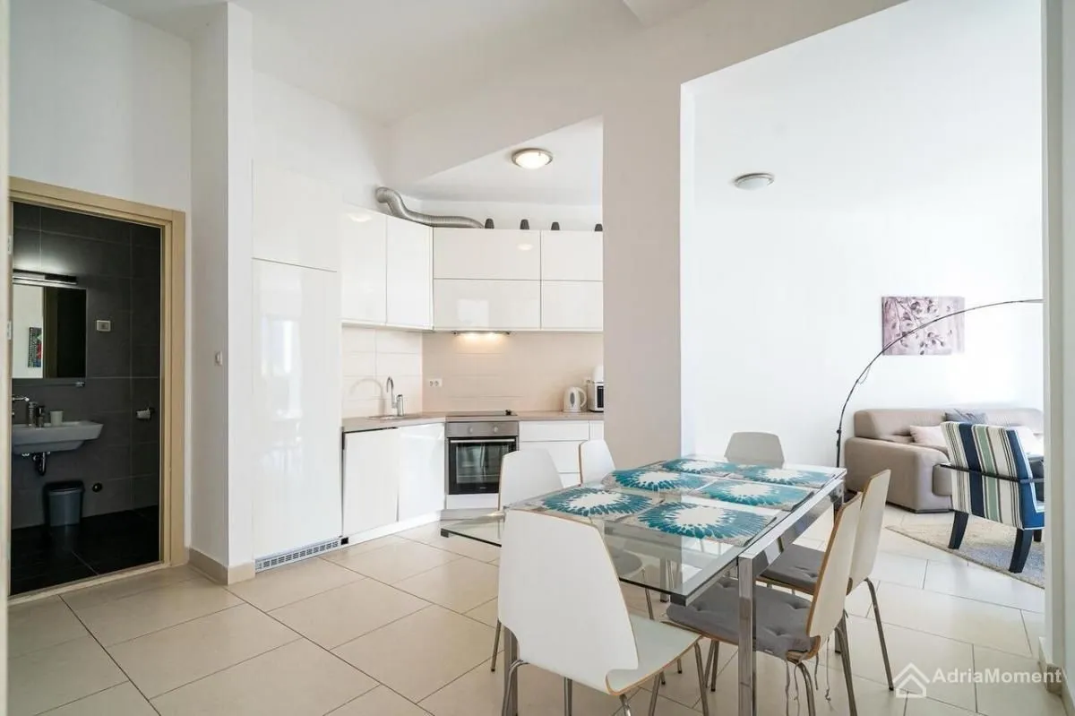 Prodaja, dvosoban stan, 84m², Morinj, Kotor