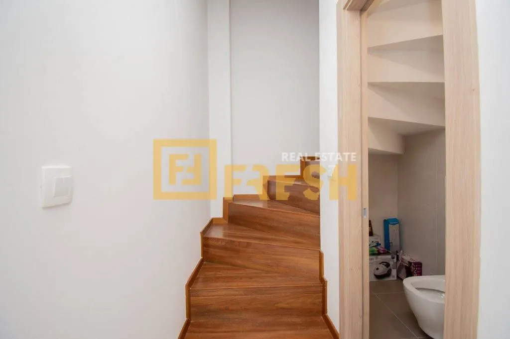 Izdavanje, dvosoban stan, 70m², Master Kvart, Podgorica