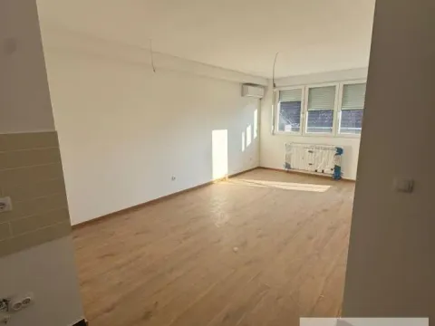 Prodaja, dvosoban stan, 56m², Centar, Stara Pazova - image 5