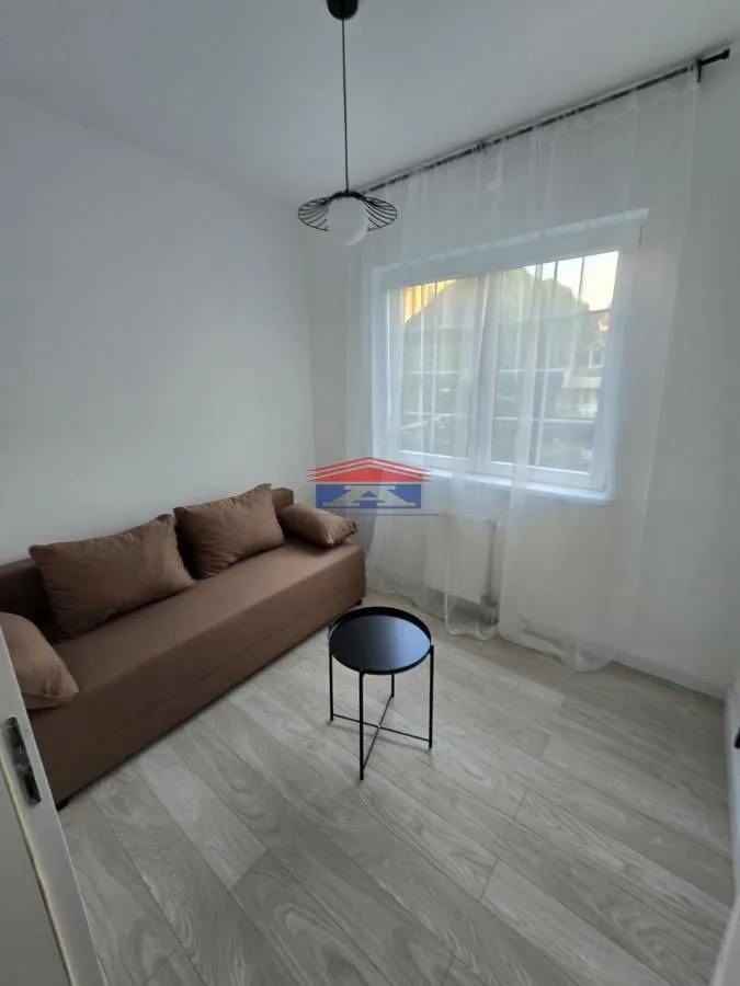 Izdavanje, četvorosoban stan, 69m², Centar, Novi Sad