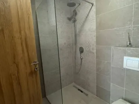 Izdavanje, dvosoban stan, 62m², Stari Aerodrom, Podgorica - image 7