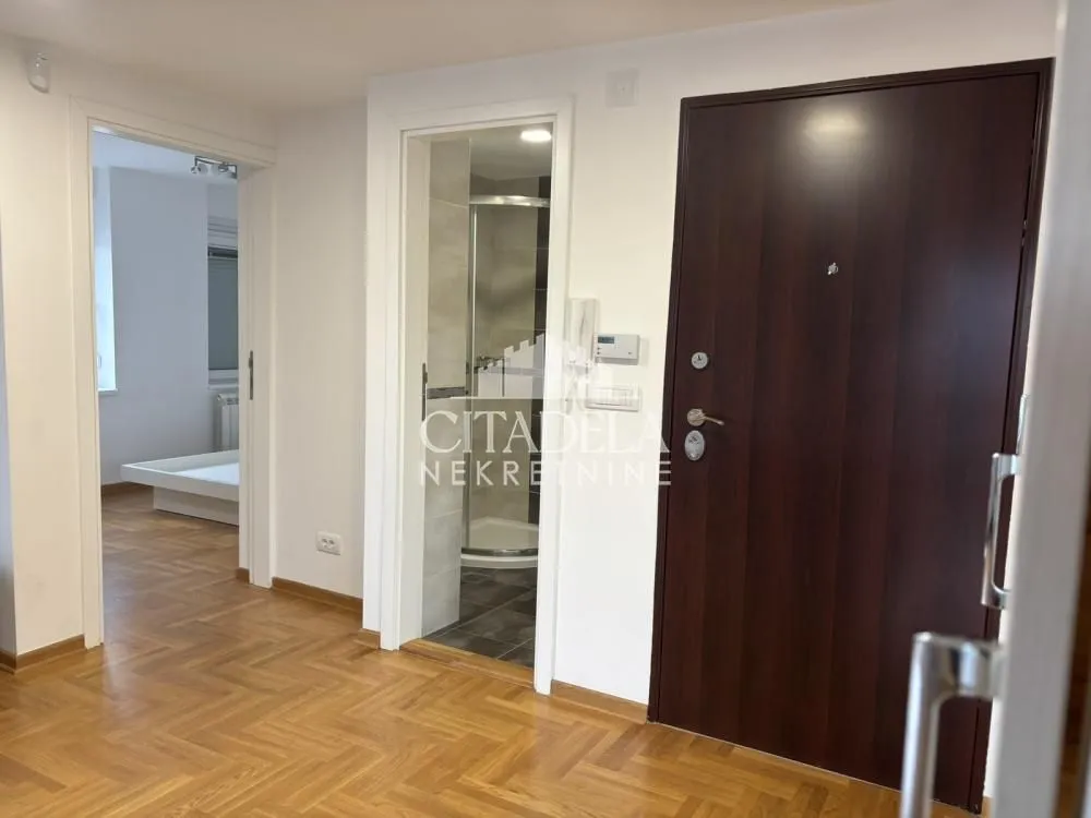 Prodaja, dvosoban stan, 84m², Gradska Bolnica, Zvezdara Sve Podlokacije