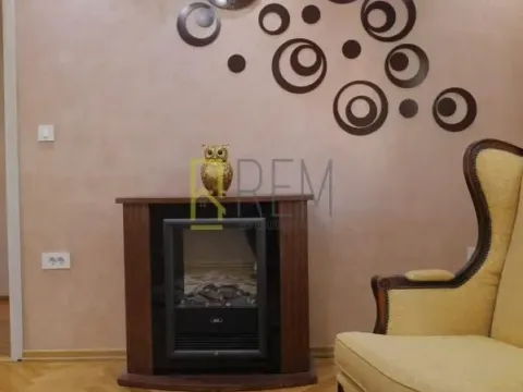 Izdavanje, kuća, 250m², Tološi, Podgorica - image 8