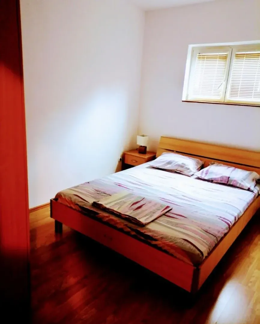 Rent, two bedroom apartment, 70m², Dobrota, Kotor