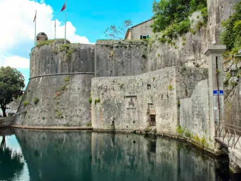 Sale, one bedroom apartment, 42m², Stari Grad Kotor, Kotor - image 12