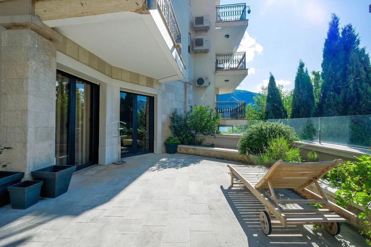 Prodaja, dvosoban stan, 85m², Dobrota, Kotor