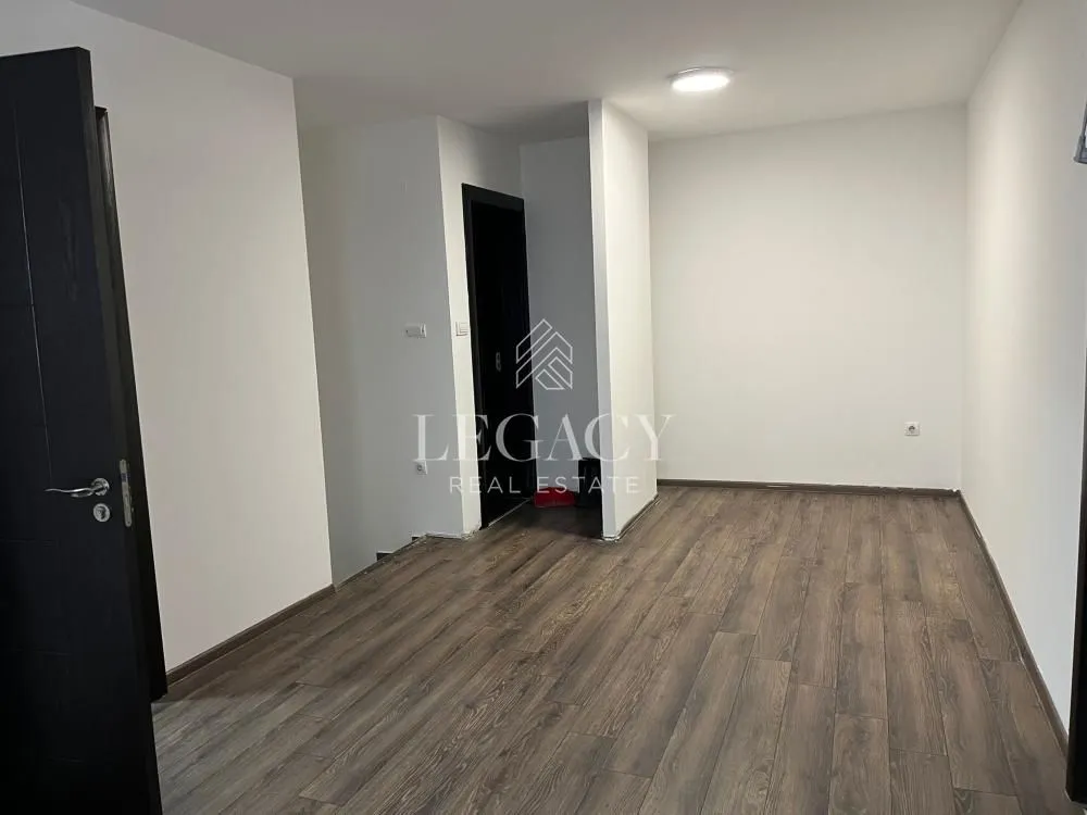 Izdavanje, poslovni prostor, 146m², Đeram Pijaca, Beograd
