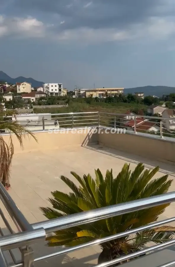 Prodaja, dvosoban stan, 117m², Centar, Tivat