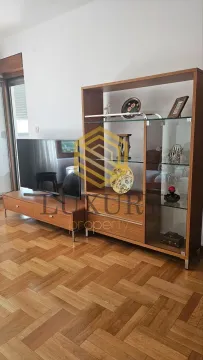 Rent, two bedroom apartment, 70m², Pejton, Podgorica - image 10