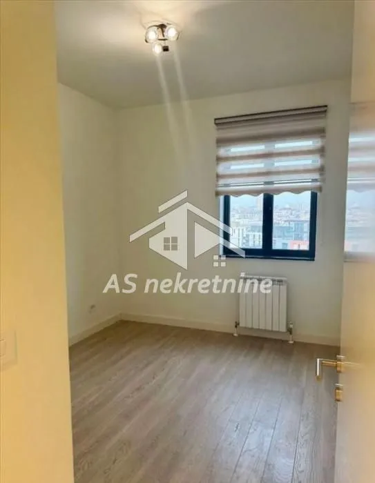 Izdavanje, četvorosoban stan, 110m², Savski Venac, Beograd