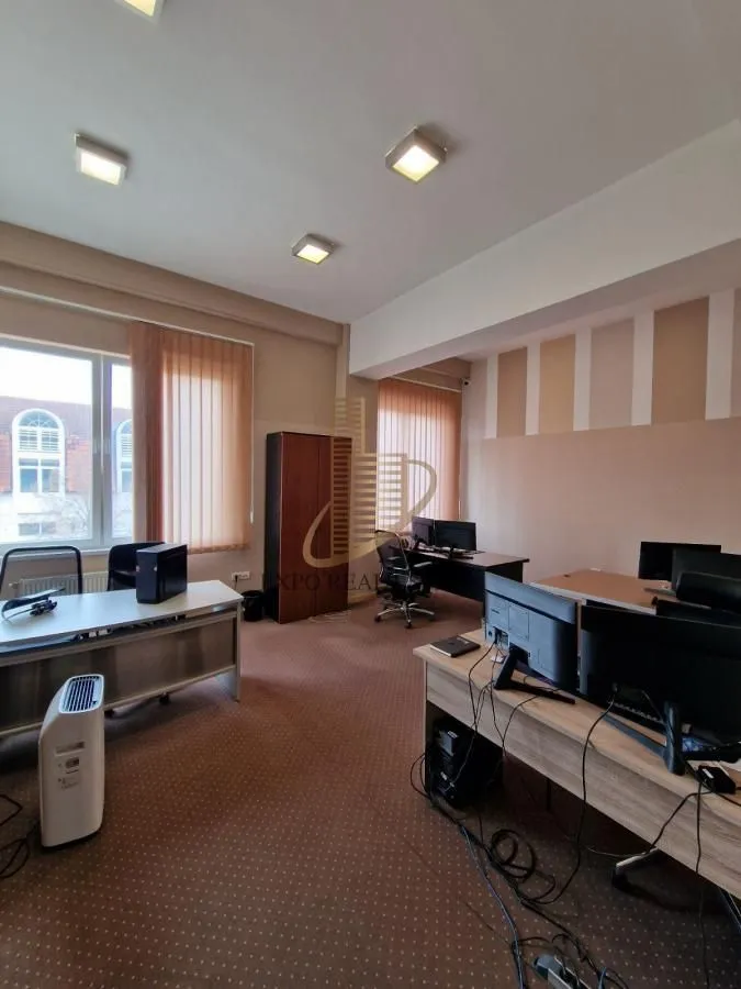 Rent, office space, 690m², Novo naselje, Novi Sad