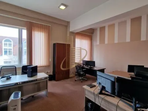 Izdavanje, poslovni prostor, 690m², Novo naselje, Novi Sad - image 7