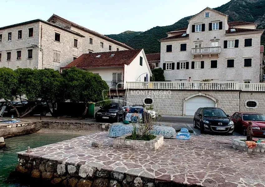 Prodaja, jednosoban stan, 54m², Dobrota, Kotor
