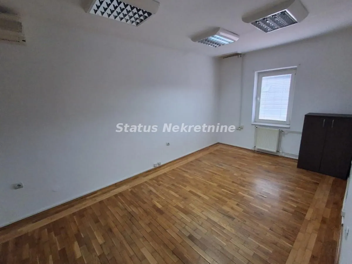 Izdavanje, stan, 170m², Centar, Novi Sad