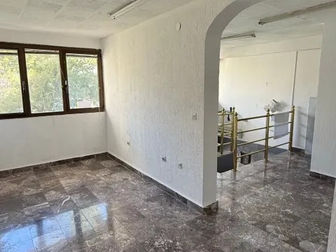 Izdavanje, poslovni prostor, 60m², Makedonsko naselje, Bar - image 14