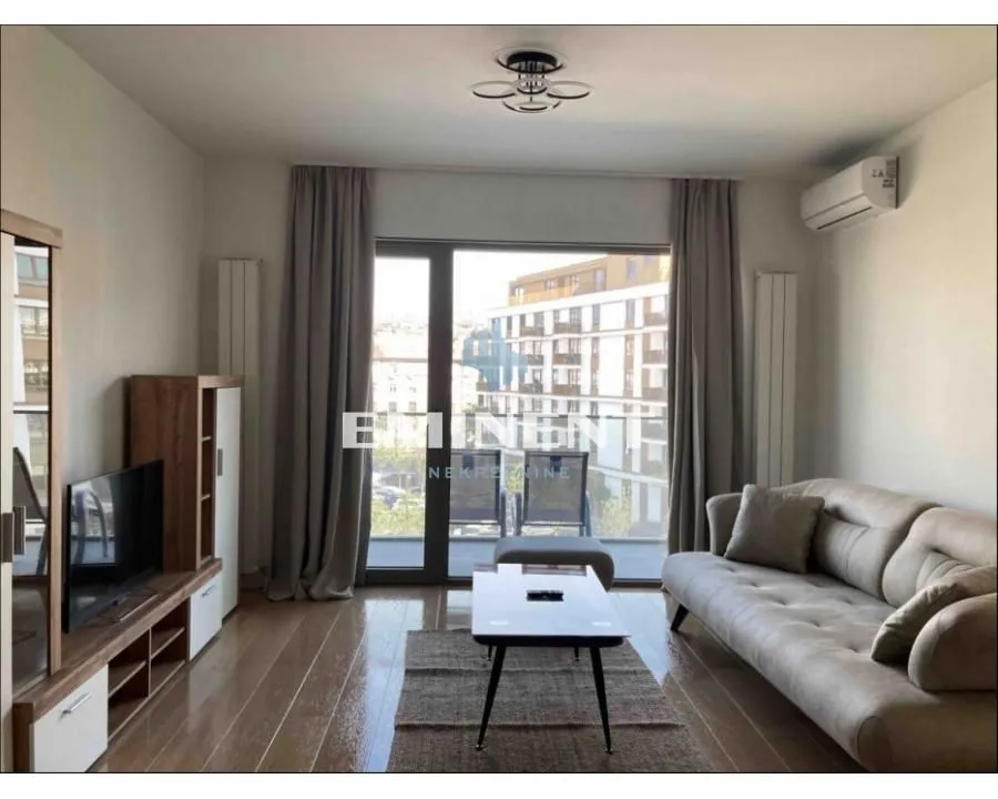 Izdavanje, trosoban stan, 75m², Savski Venac, Beograd