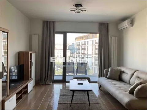 Izdavanje, trosoban stan, 75m², Savski Venac, Beograd