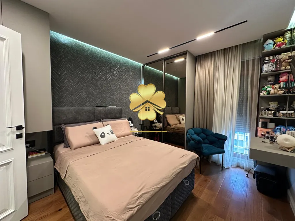 Prodaja, trosoban stan, 195m², Pobrežje, Podgorica