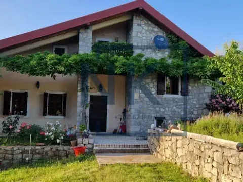 Prodaja, kuća, 250m², Kuči, Podgorica