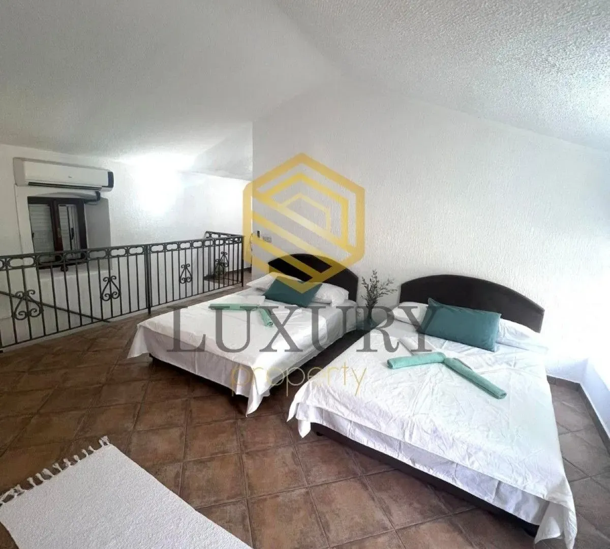 Sale, house, 425m², Rijeka Reževići, Budva