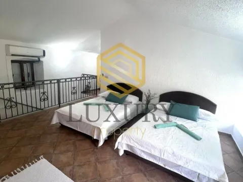 Sale, house, 425m², Rijeka Reževići, Budva - image 12