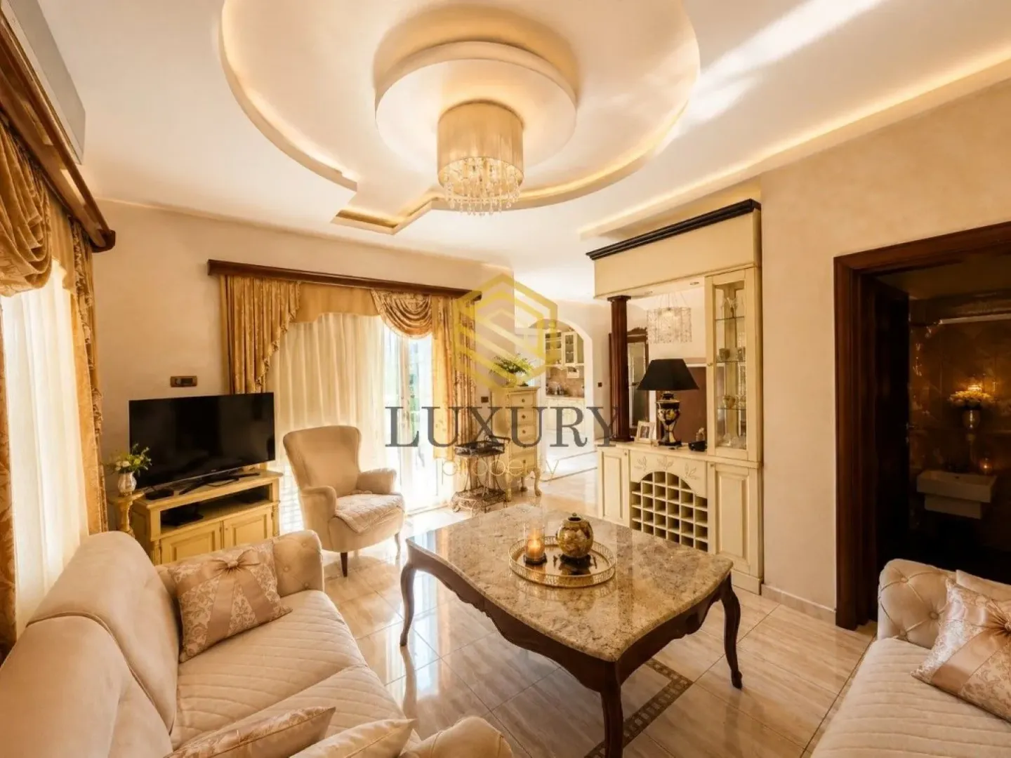 Izdavanje, kuća, 180m², Bečići, Budva