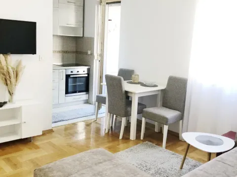 Rent, one bedroom apartment, 36m², Stari Aerodrom, Podgorica - image 1