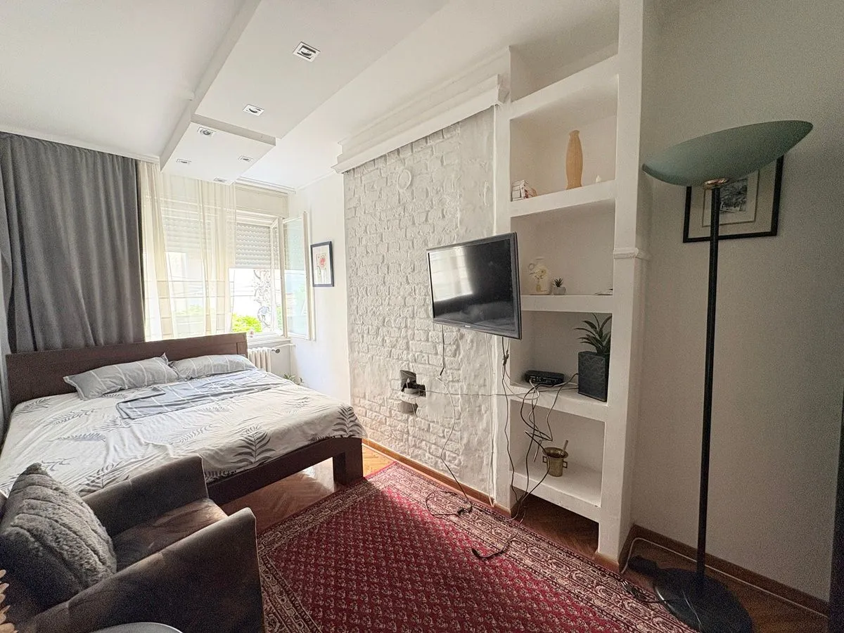 Izdavanje, trosoban stan, 44m², Kalenić Pijaca, Vračar Sve Podlokacije